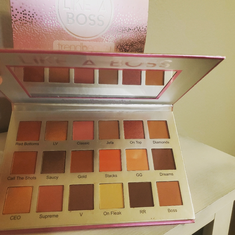 EYESHADOW PALLETTE